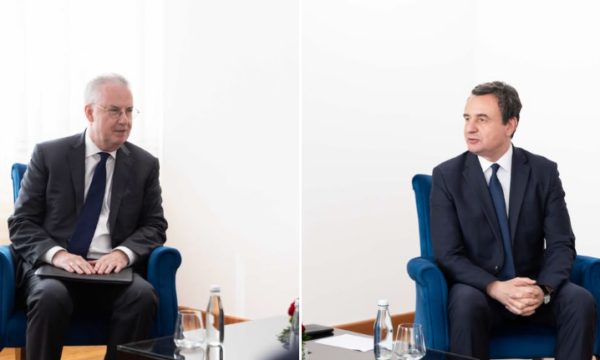 Ambasadori i BE-së në Kosovë takohet me Kurtin, i kërkon “stabilitet afatgjatë politik dhe institucional”