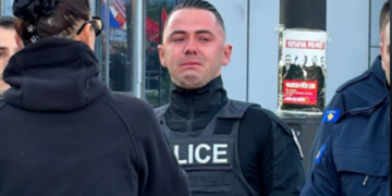Protesta për katëshen e UÇK-së, përlotet polici i Policisë së Kosovës