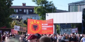 BE-ja për protestat në Kosovë pas aktgjykimit në Hagë: Demonstratat paqësore janë e drejtë themelore