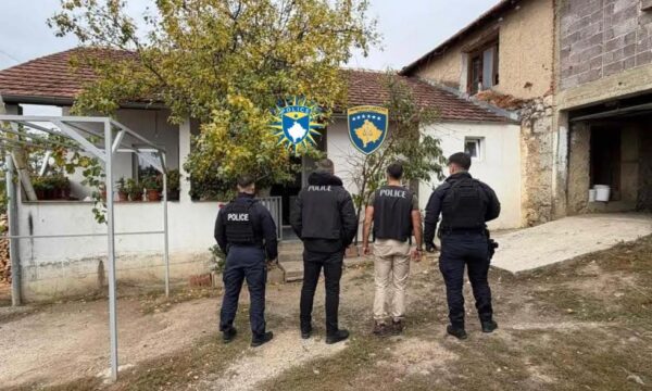“Kanë nënshtetësi serbe, mund t’i ikin drejtësisë”, një muaj paraburgim për dy të dyshuarit për kri’me lufte në Istog
