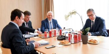 BE-ja: Kallas e gatshme të presë së shpejti një takim të nivelit të lartë Kosovë–Serbi