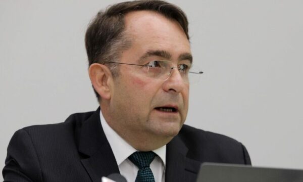 Peci: Kosova duhet të ulet e të bisedojë me shtetet që sponsorizuan Gjykatën Speciale