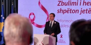 Tetori rozë, Kurti: Askush nuk duhet të përballet e vetme me kancerin e gjirit