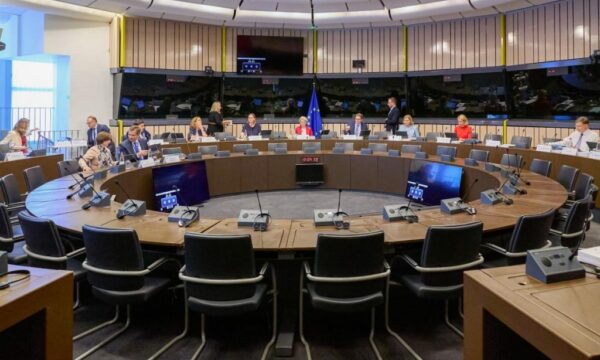 Brukseli planifikon “plane veprimi” për anëtarësimin e Malit të Zi e Shqipërisë, për Kosovën e të tjerat forma të “integrimit gradual”