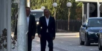 Hamza mbërrin në Qeveri, pritet takimi me Kurtin