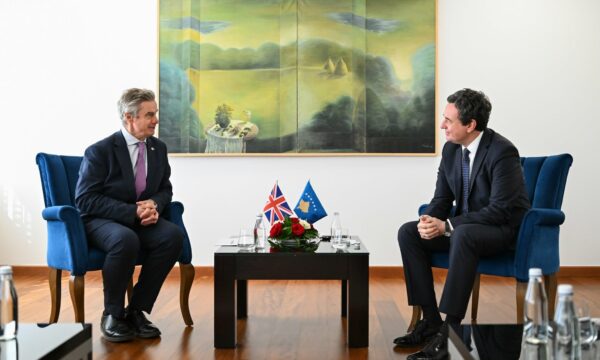 “U diskutua për përmbyllje të formimit të institucioneve”, Kurti pret në takim ambasadorin britanik
