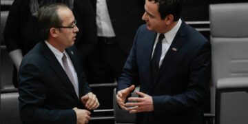Hoti: Kurti shkarkoi njeriun e luftës, që po hetonte zyrtarët e tij për skandale!