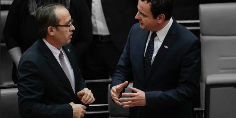 Hoti: Kurti shkarkoi njeriun e luftës, që po hetonte zyrtarët e tij për skandale!
