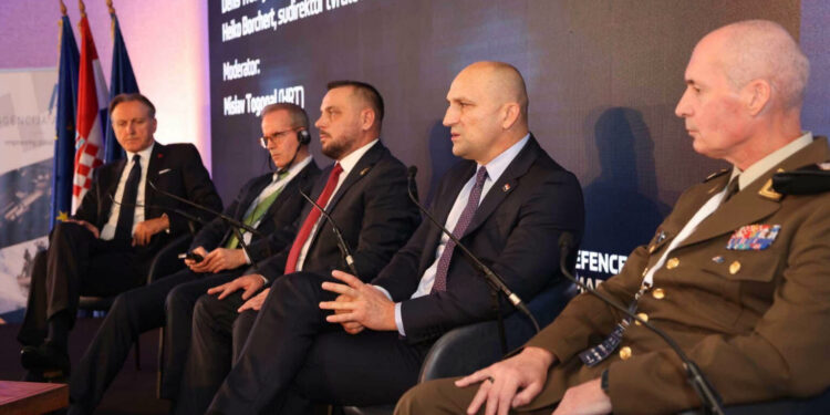 Maqedonci dhe ministri kroat dakordohen për bashkëpunim në mbrojtje, trajnime dhe shkëmbim të informacionit