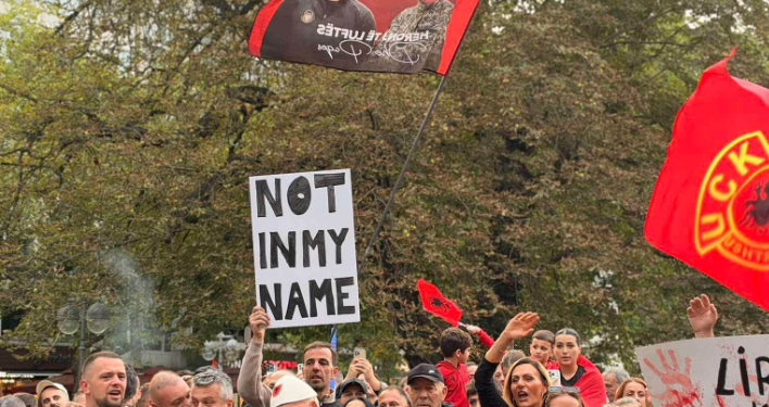 Vendimi i Dhomave të Specializuara çon në protestë mërgatën në Suedi: Bashkatdhetarët në Malmö kundërshtojnë dënimin për ish-krerët e UÇK-së