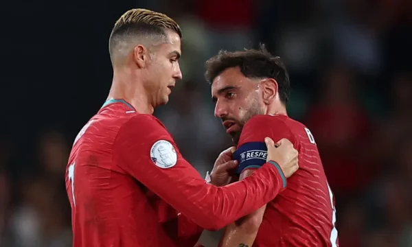 Bruno Fernandes: Ronaldo është ikonë e Portugalisë, dëshirojmë t’i japim kokëdhimbje trajnerit