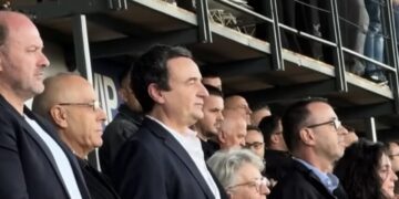 Albin Kurti në stadium për t’i mbështetur dardanët