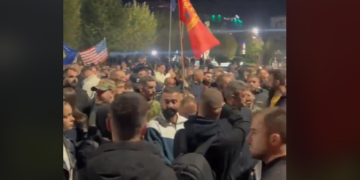 Protestuesit para Kuvendit, thonë se do të qëndojnë tërë natën