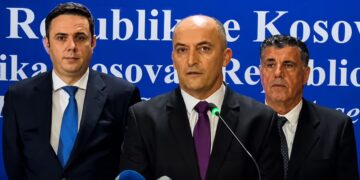 Sejdiu reagon edhe njëherë tjetër pas insistimit të Muratit: Kam njoftuar tërheqjen time