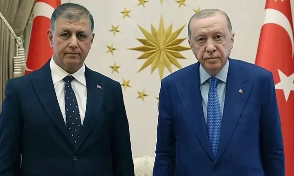 Kryebashkiaku i Izmirit i bashkohet partisë së Erdoganit, tronditet opozita turke