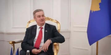 Ambasadori britanik uron Presidenten Shiroka-Pula: Pres me padurim të punoj me të e të gjitha institucionet e Kosovës