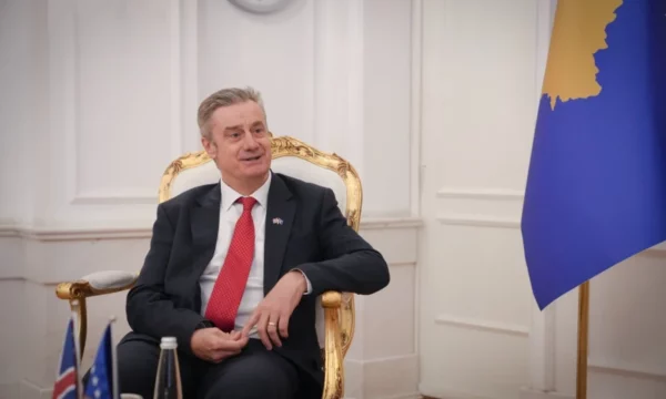Ambasadori britanik uron Presidenten Shiroka-Pula: Pres me padurim të punoj me të e të gjitha institucionet e Kosovës