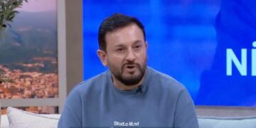 Gazetari shqiptar trondit sërish: Janë dy deputetë nga Kosova, njëri shkëmbeu foto intime me një mashkull -këto janë inicialet