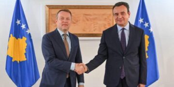 Komisioneri i OSBE-së për pakicat viziton sërish Kosovën, Kurti i bën thirrje Serbisë të respektojë standardet evropiane