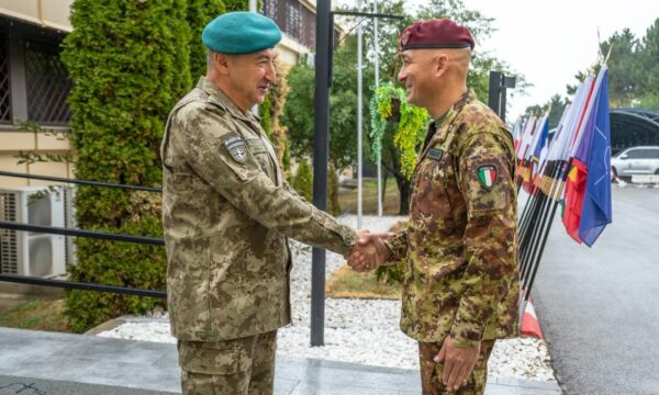 Gjenerali italian Roberto Vergori vjen në Prishtinë, më 14 tetor e merr detyrën e Komandantit të KFOR