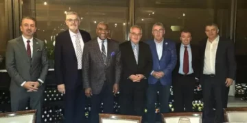 Shqiptarët takohen me kongresistin Meeks: Kosova dhe Haga në fokus të diskutimeve