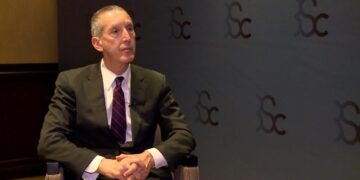 Profesori amerikan e kritikon BE-në pasi u qortua Kosova për Ligjin e Speciales: S’morët asnjë masë ndaj Serbisë për Mlladiqin