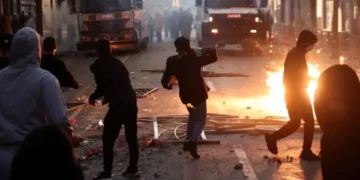 27 të lënduar nga protestat në Tiranë, mes tyre protestues, policë, gazetarë e diplomatë të huaj
