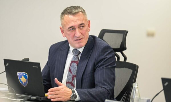 Rashiqi aprovon nga jashtë themelimin e grupit punues për strategjinë për korrigjimin e dënimit ndaj ish-krerëve të UÇK-së