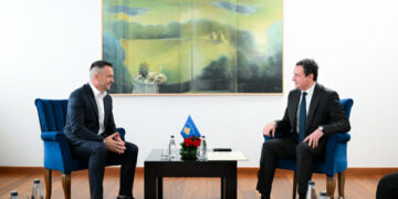 Kurti e emëron Viktor Buzhalën zëvendësministër në Ministrinë e Punëve të Brendshme