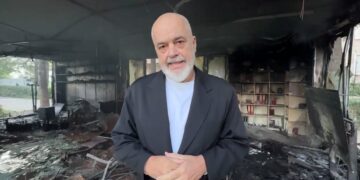 Protesta/ Reagon Rama nga godina e dëmtuar e Kolegjit të Europës