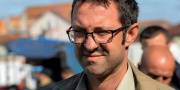 Burri i Albulena Haxhiut e akuzon Daut Haradinajn për mercenarizëm: “Dauti e Samiu kanë me puthë tokën kur të arrestohen”
