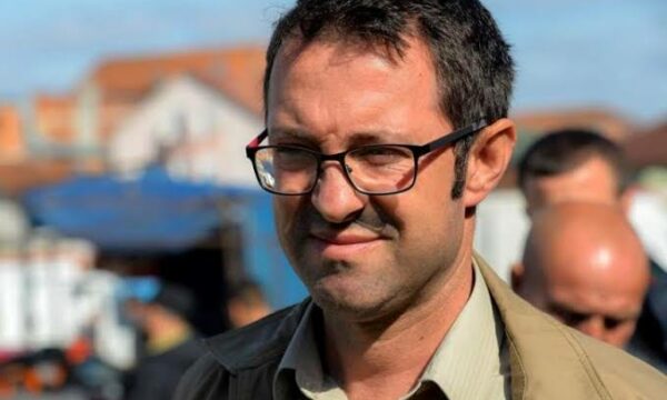 Burri i Albulena Haxhiut e akuzon Daut Haradinajn për mercenarizëm: “Dauti e Samiu kanë me puthë tokën kur të arrestohen”