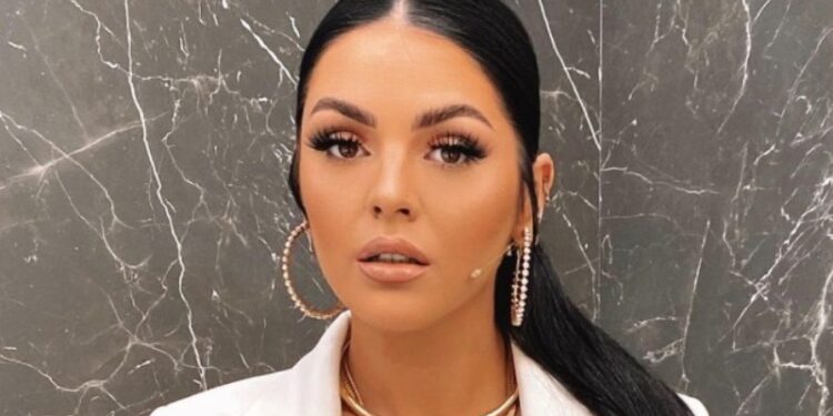 “O nalnu, pashë Zotin e madh”, Fifi del me një thirrje