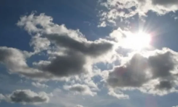Moti këtë fundjavë me diell, por mëngjeset dhe mbrëmjet e ftohta