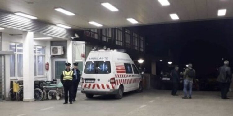 Pacientja “braktiset” në Emergjencë, familjarët nuk i përgjigjen as Policisë