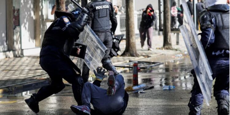 Garantim i rendit apo tejkalim i forcës? Pretendimet për ndërhyrjet e policisë në protesta