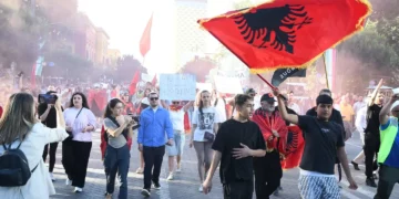 Gjykata e Tiranës i liron 18 persona që u ndaluan gjatë tubimeve