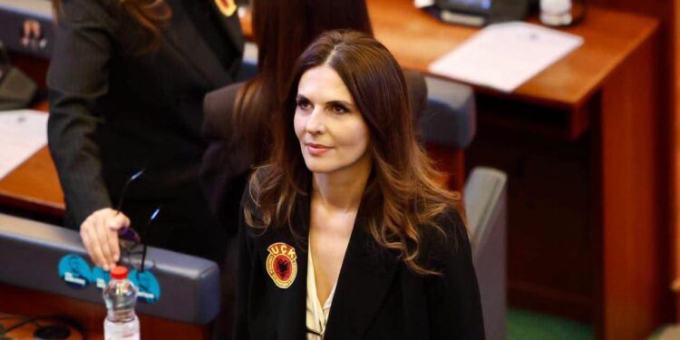 Vlora Çitaku: Ligji që mbron UÇK-në do të kalojë, PDK nuk është tërhequr