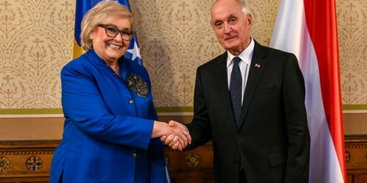 Shiroka Pula takohet me presidentin hungarez, diskutohen marrëdhëniet mes dy shteteve dhe mundësitë e bashkëpunimit