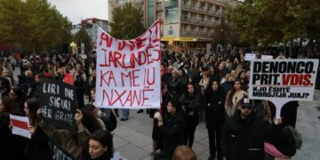 Vrasja e Arlinda Zekajt, protestat vazhdojnë sot në Prishtinë dhe Ferizaj