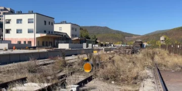 Nëntë familje në Mitrovicë në kontest me Infrakos për pronën ku jetojnë prej më shumë se 20 vjetësh