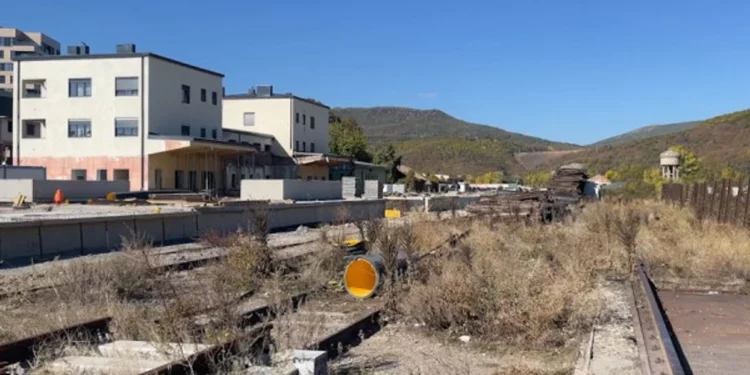Nëntë familje në Mitrovicë në kontest me Infrakos për pronën ku jetojnë prej më shumë se 20 vjetësh
