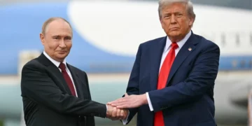 “The Telegraph”: Edhe investitorët e Zvërnecit pas marrëveshjes së turpshme Trump – Putin