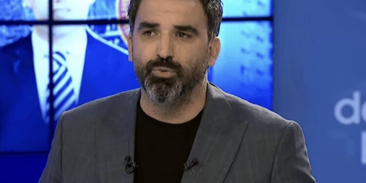 “Me ma diktu mu çka shkruaj s’ka shans, me u rrotullu tokë e qiell”: Mehmetaj flet për kërcënimet që mori pas postimit rreth deputetit Fatos Geci