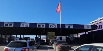 Kolona në Morinë, automjetet që po hyjnë nga Kosova në Shqipëri po kontrollohen