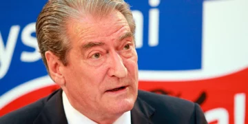 Berisha u bën thirrje qytetarëve për mosbindje civile: Rama të japë dorëheqje