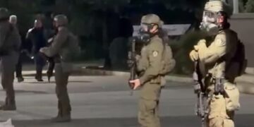 RENEA e merr në mbrojtje objektin e Kryeministrisë pas përplasjeve mes policisë dhe protestuesve