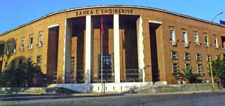 Banka e Shqipërisë siguron qytetarët: Dëmtimi i disa degëve nuk përbën rrezik për kursimet