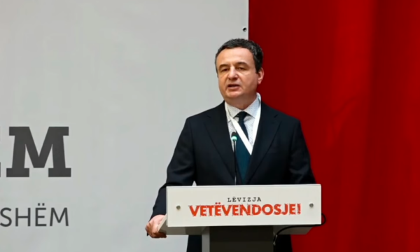 Kurti i flet Tiranës: Të ndërtohet demokraci që i qëndron trysnisë së kapitalizmit e që s’i përkulet oligarkisë – VV s’ka dorë në protesta