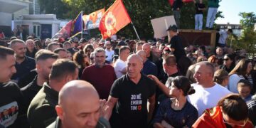 “Rroftë UÇK”, Haradinaj: Çdo ditë, sheshet e Kosovës po mbushen me thirrje për drejtësi
